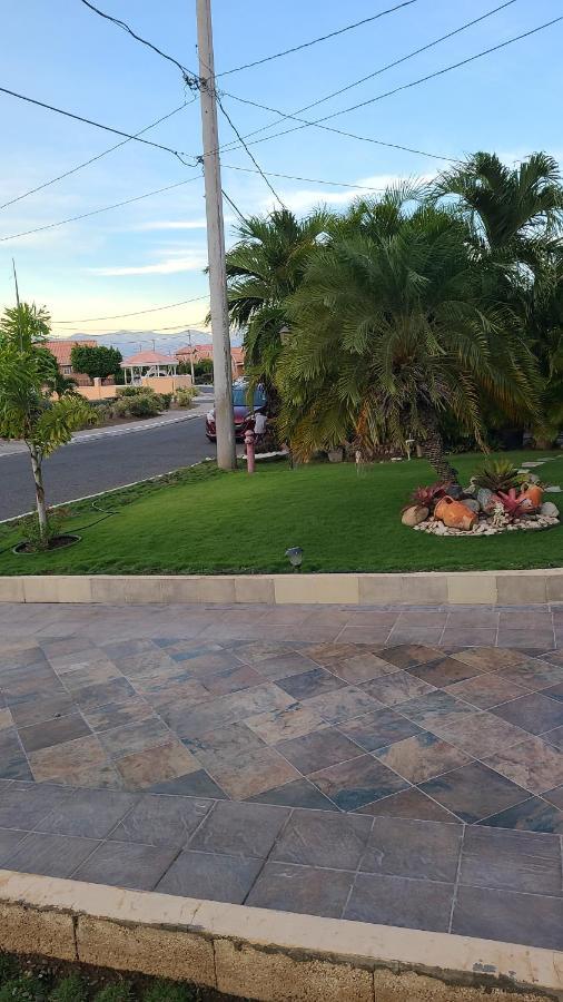 Caribbean Estates, 10 Mins From The Beach, Beautiful Gated Community Portmore Exteriér fotografie